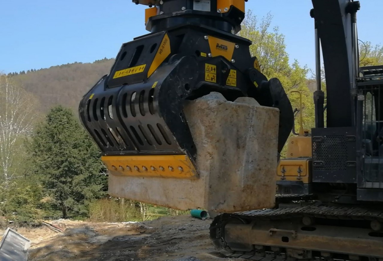 MB-G1000_1 MB Crusher