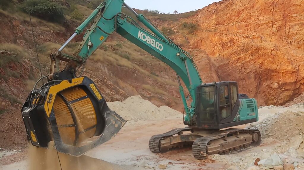 MB-S18---Kobelco-SK220XD---India---Quarry.JPG