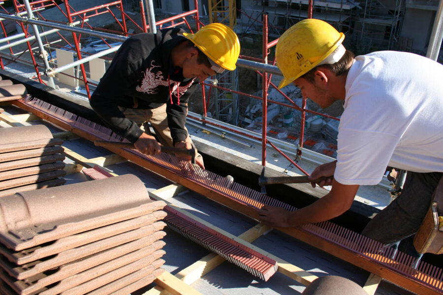 posa-rete-parapassero-tetto-in-legno-ventilato